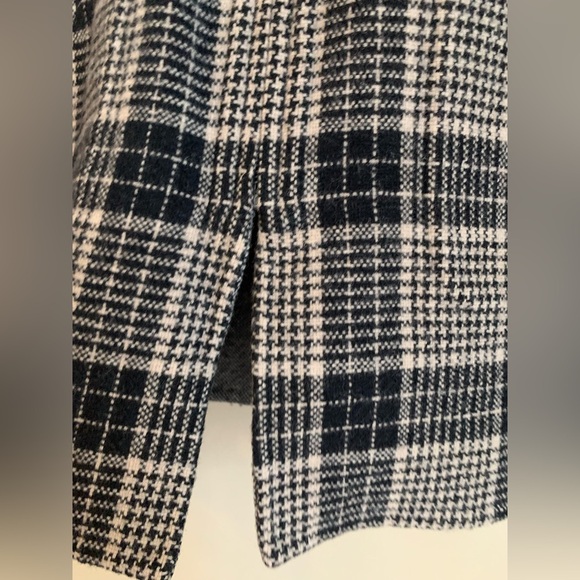 Elegant Plaid Women's Blazer - Black and Tan - Picture 3 of 11